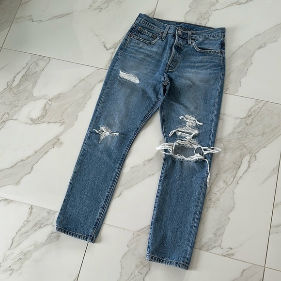 LEVIS 501 Skinny distressed 28 x 28 jeans denim - Picture 2 of 8